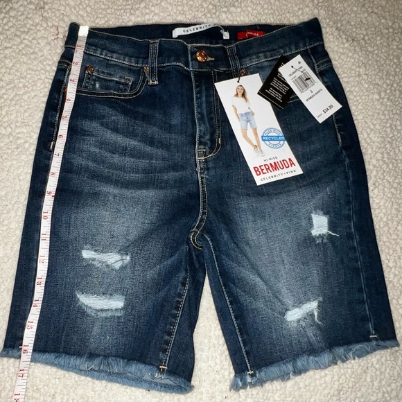 Bermuda length shorts - Picture 2 of 5